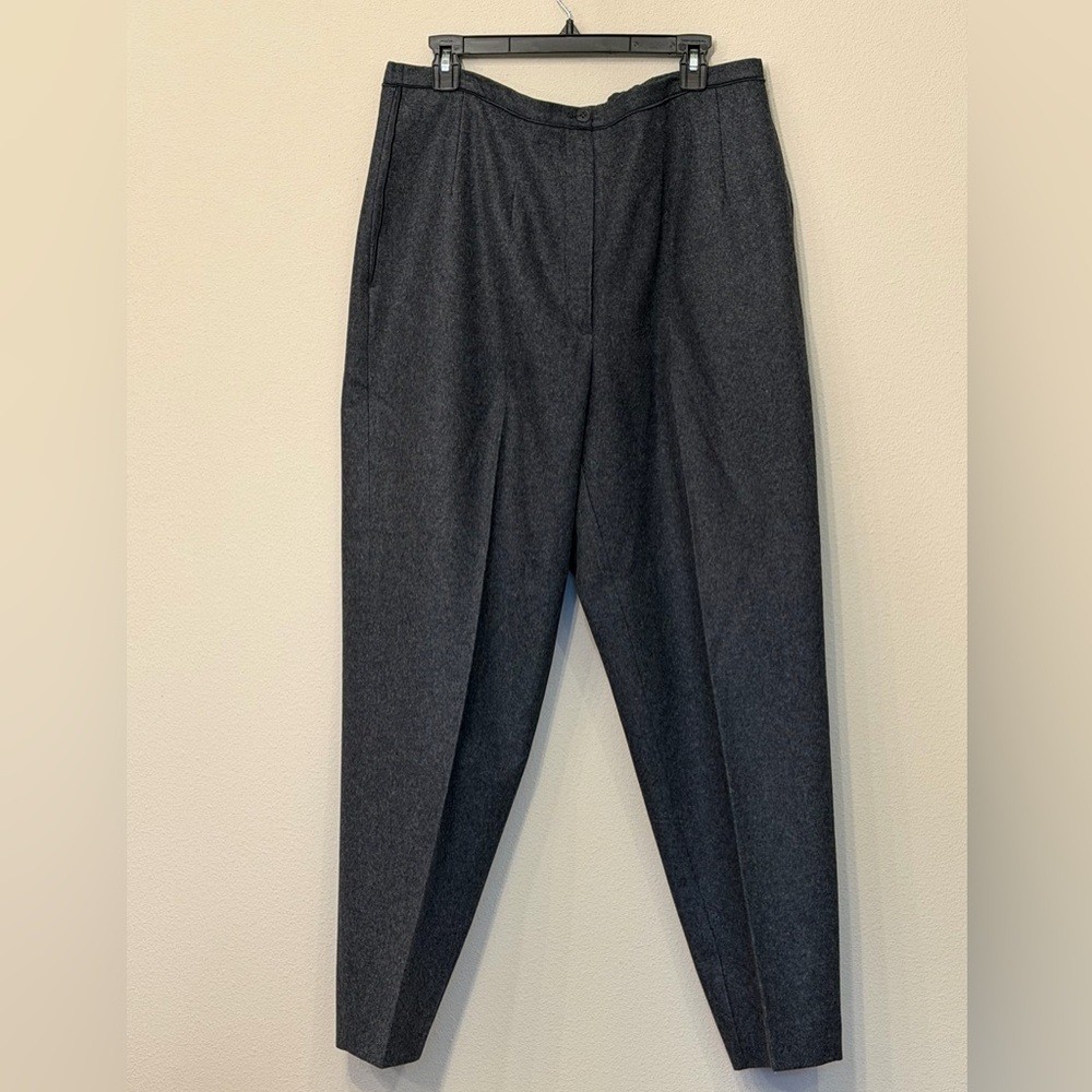 Harvé Benard by Benard Holtzman Charcoal Wool, fully lined Dress Pants, size 14W